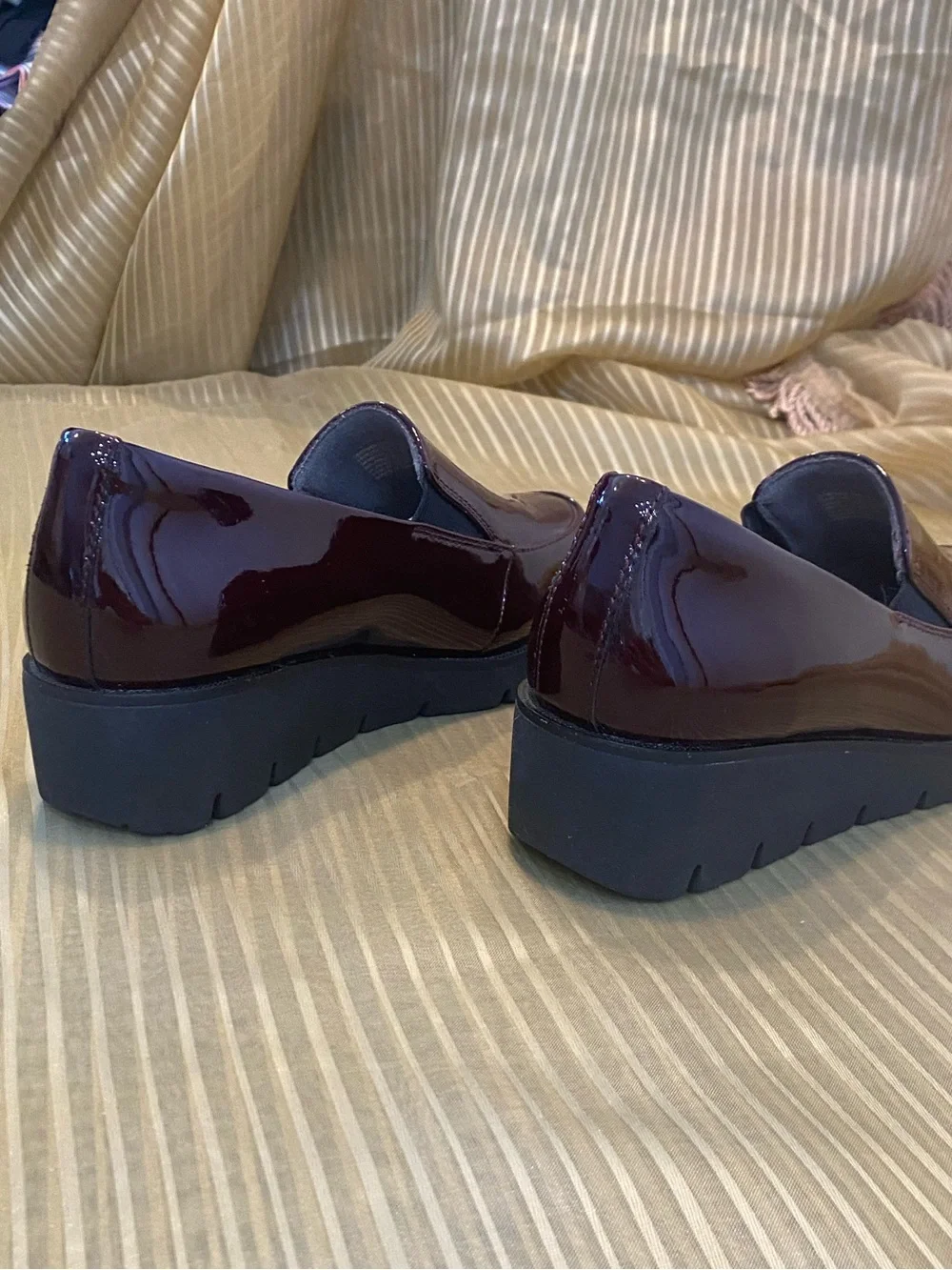 NWT EARTH women Burgundy brown Patent Glossy Leather platforms, size 7.5 - Picture 9 of 15